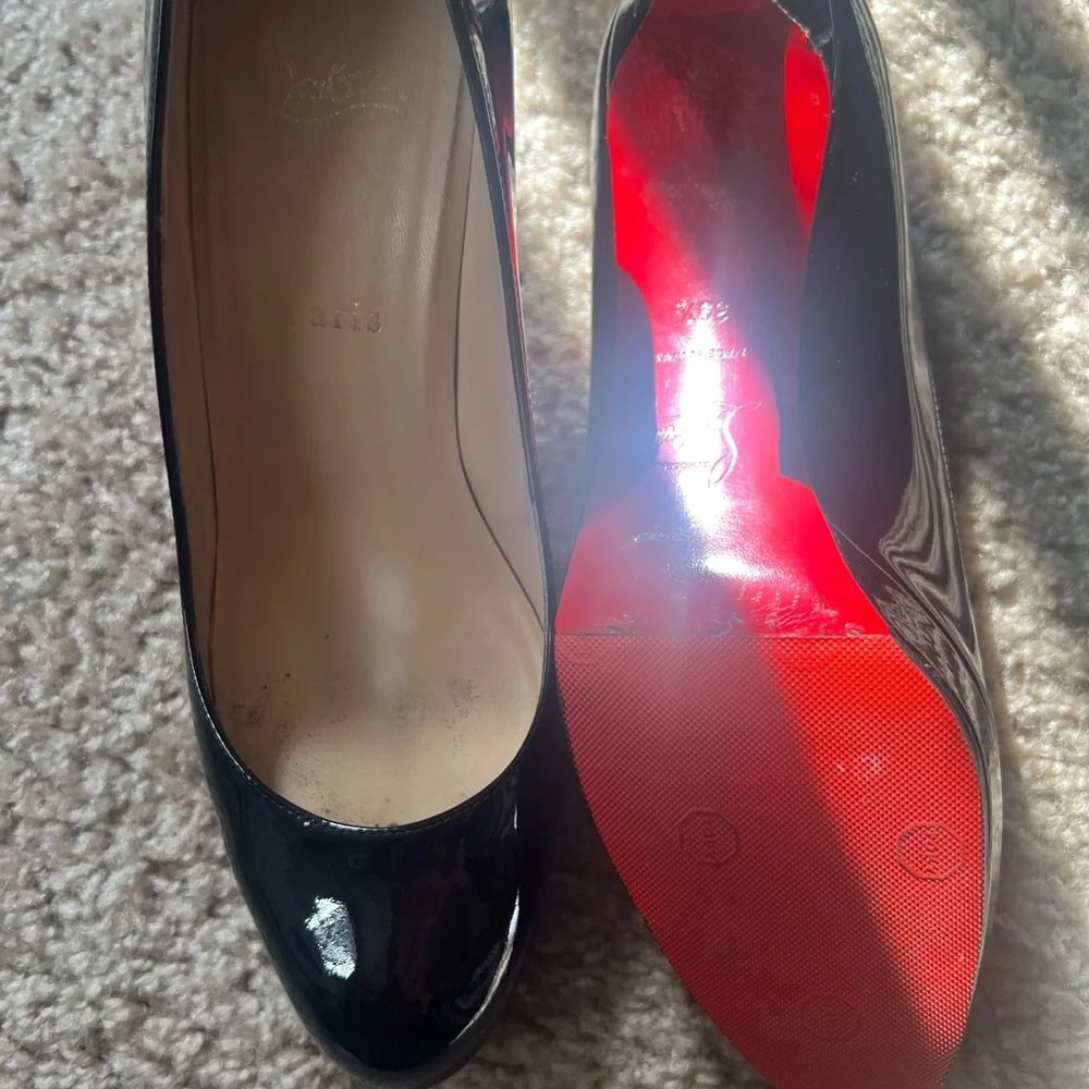 Christian Louboutin - Picture 3 of 10